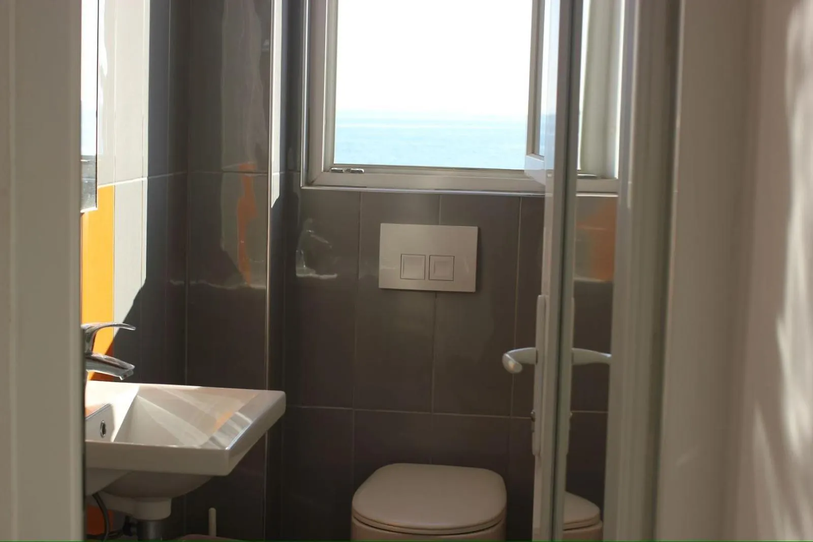 Hotel Brilant Shëngjin